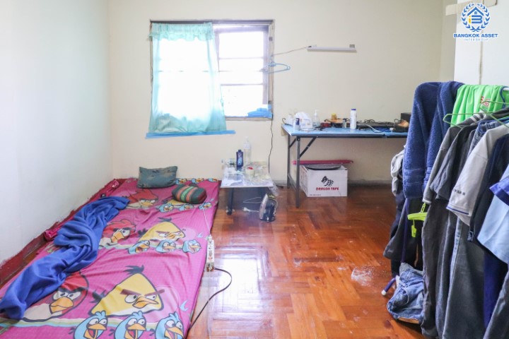 *****ทาวน์เฮ้าส์มือสองย่านกรุงเทพมหานคร ม.สกุลทิพย์ บรมราชชนนี บนเนื้อที่ 15.8 ตร.ว. ฟังก์ชัน 2 ห้องนอน 2 ห้องน้ำ 1 ที่จอดรถ บนทำเลติดถ.บรมราชชนนี บ้านหันทิศตะวันตก ใกล้รถไฟฟ้าสายสีแดงเข้ม "สถานีศาลายา" และทางด่วน "ศรีรัช"